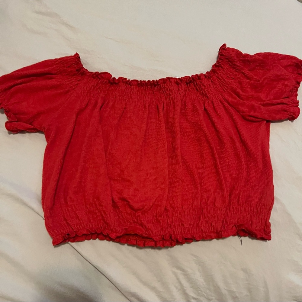 De the shoulder red top